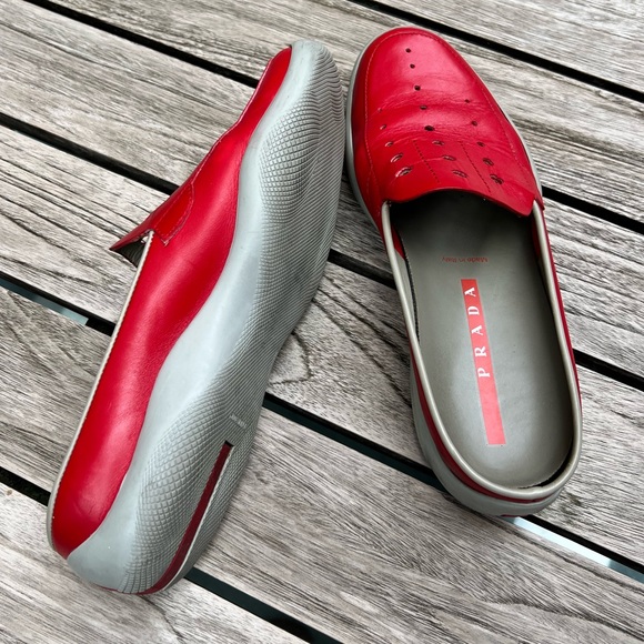 Rare find! Women’s Prada leather slides. - Picture 5 of 8